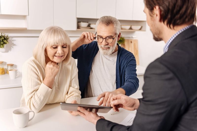How a Financial Advisor in Phoenix Can Help You Plan Wisely?